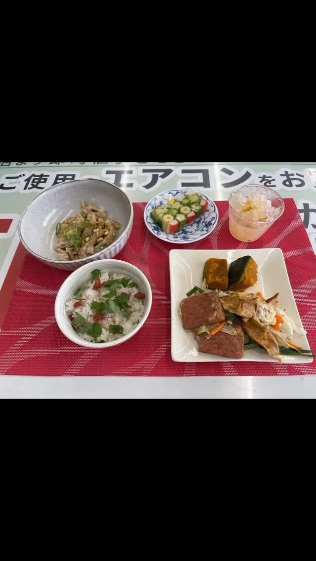 【7月お料理教室☀️】

ご参加いただいた皆様ありがとうございました🍳

ビストロオーブンレンジの「おまかせグリル」
めっちゃ便利です‼️

鉄板に具材を乗せて、スマホでスキャンしてスタート。
このスキャン中の画面がすごいカッコいいです🤩

8月のお料理教室はお休みなので、
また9月よろしくお願い致します〜✨

#こやまでんき #パナピットこやまでんき #お料理教室